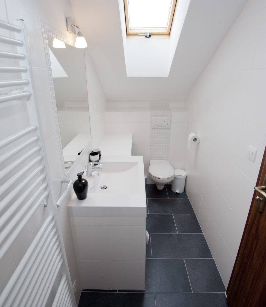 rizling-bathroom-crop-887×1024